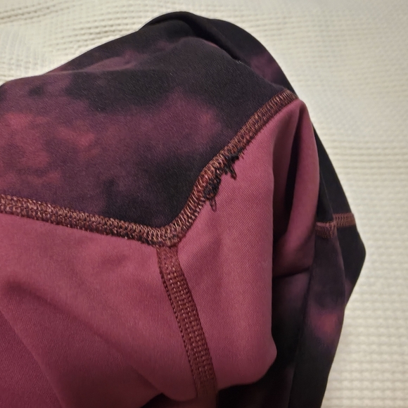 CRZ YOGA Butterlift Workout Leggings 25" In Burgundy Tie Dye- Size M(Tag Cutoff) - Picture 5 of 7